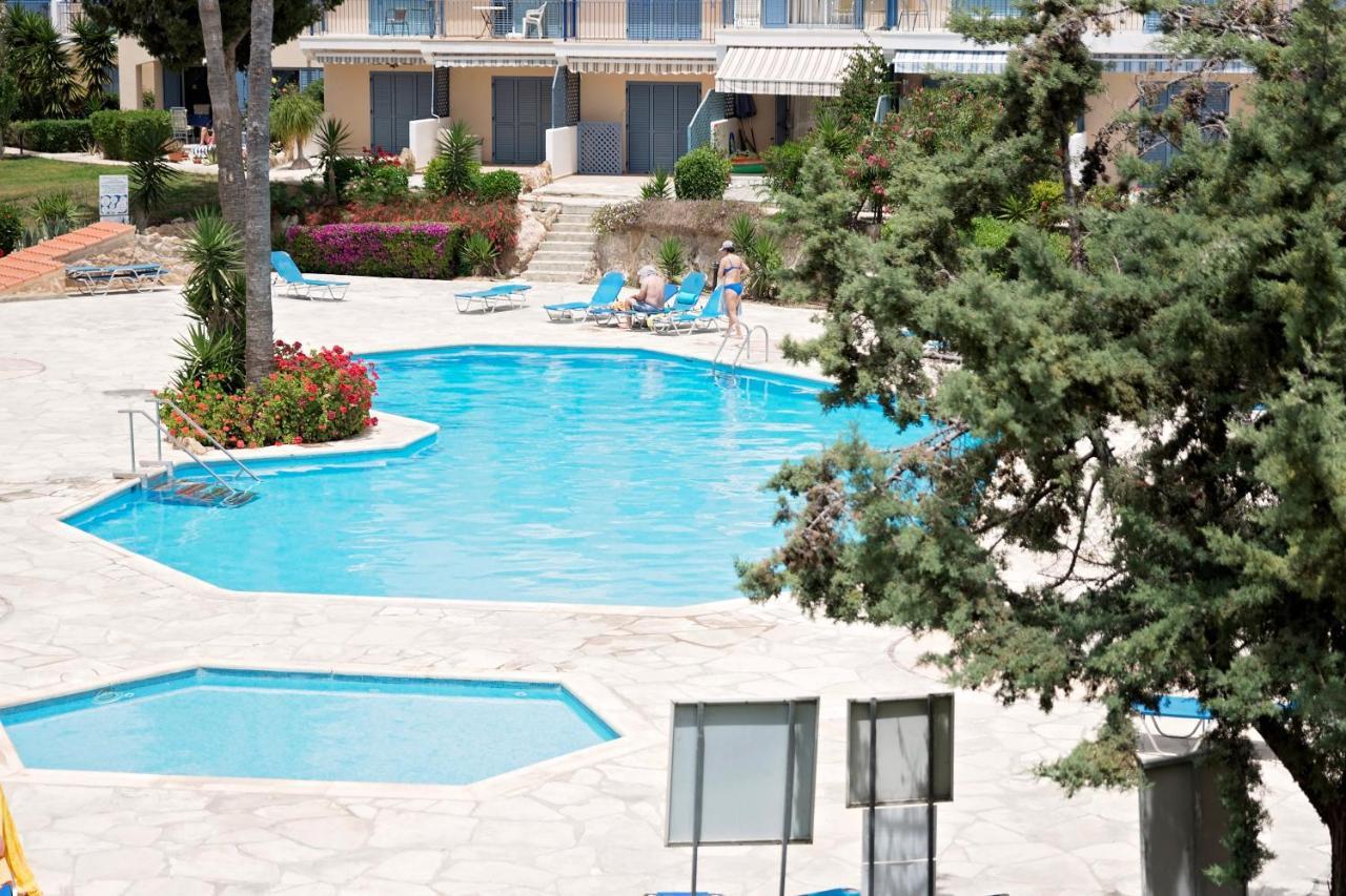 Paradise Gardens With A Large Terrace Пафос Екстериор снимка
